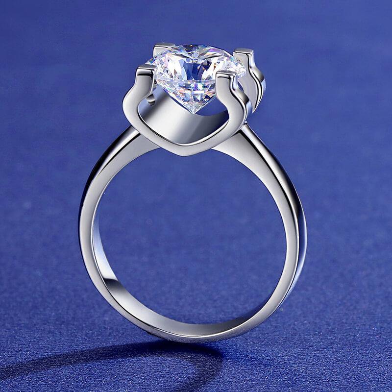 Solitaire Round Cut Moissanite Engagement Ring