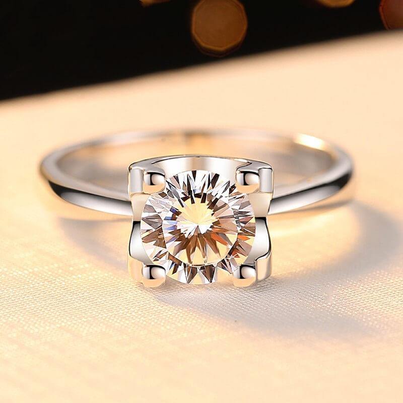 Solitaire Round Cut Moissanite Engagement Ring