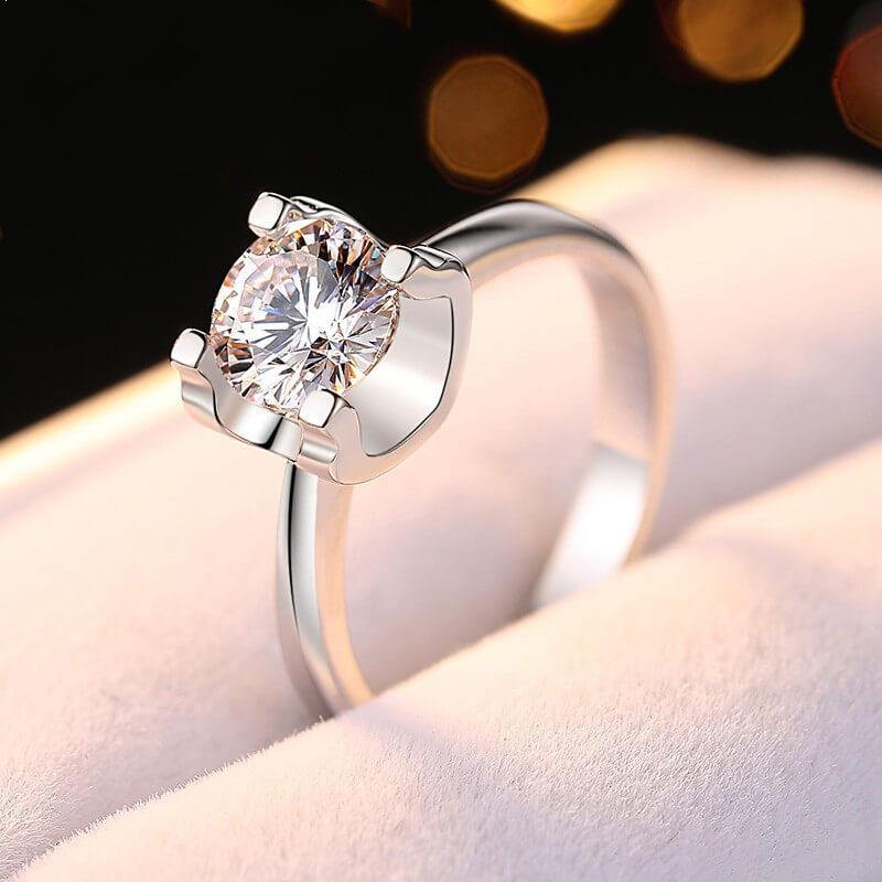 Solitaire Round Cut Moissanite Engagement Ring