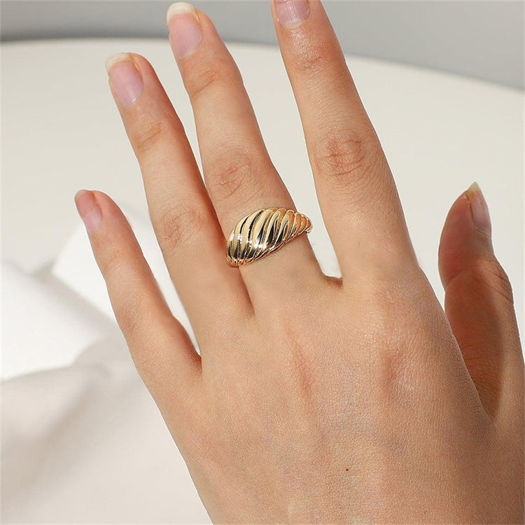 Ylenna Gold Croissant Ring